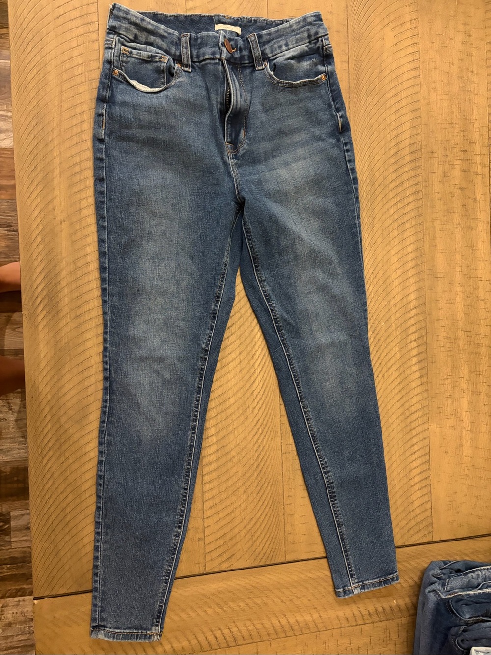 Slim High-Rise Women’s Skinny Jeans in Mid Blue